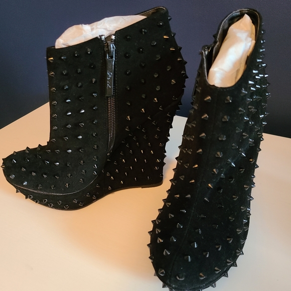 POSH m1062-22c studded wedge booties - Picture 2 of 2